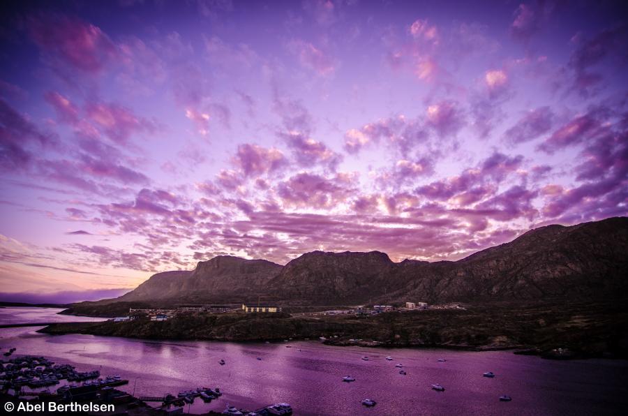 Sommeren i Sisimiut kan være smuk. Især når solen er gået ned kan skyerne også blive smukke.