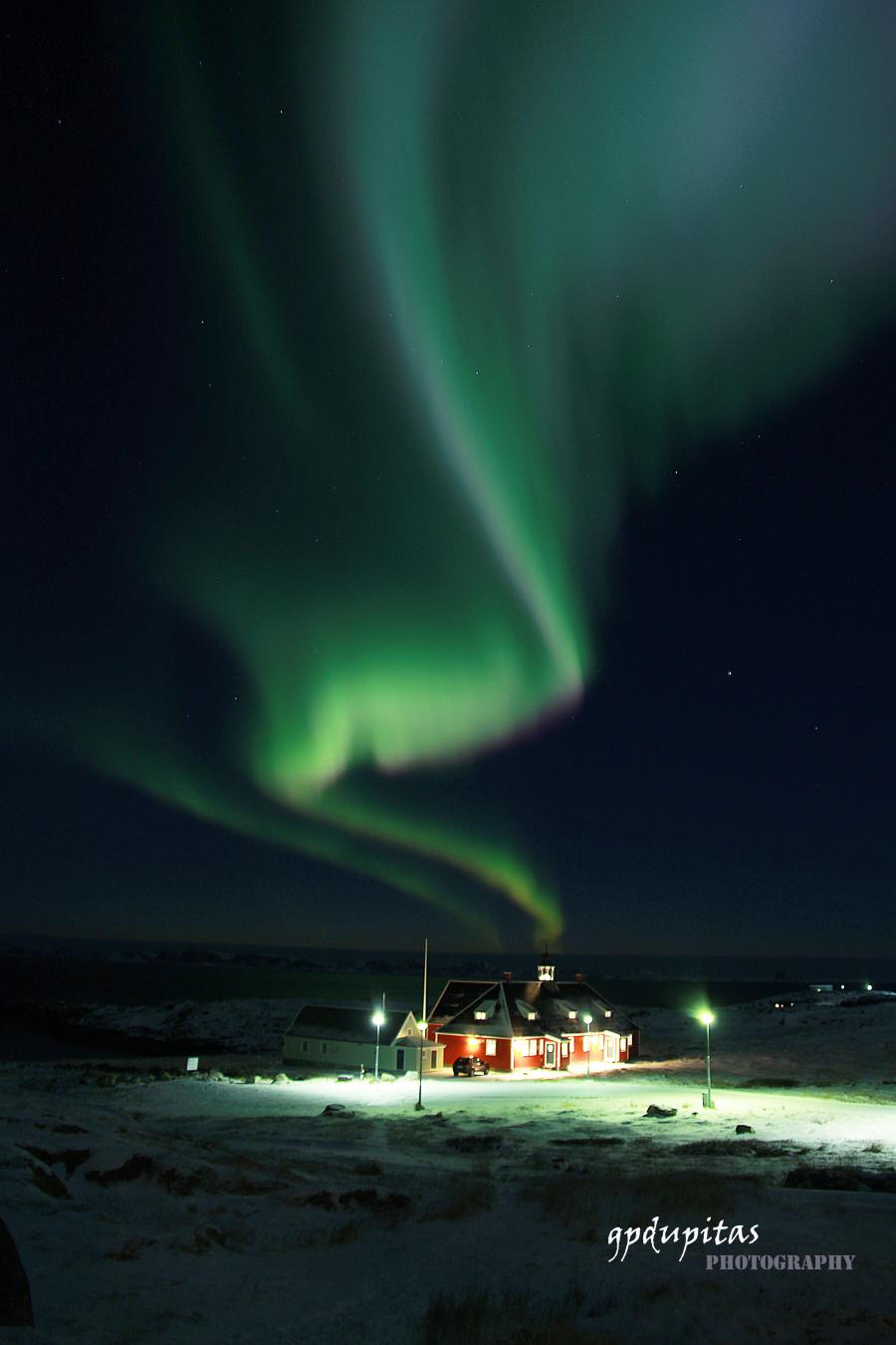 Gamle Ilisimatusarfik med flotte Nuuk nordlys