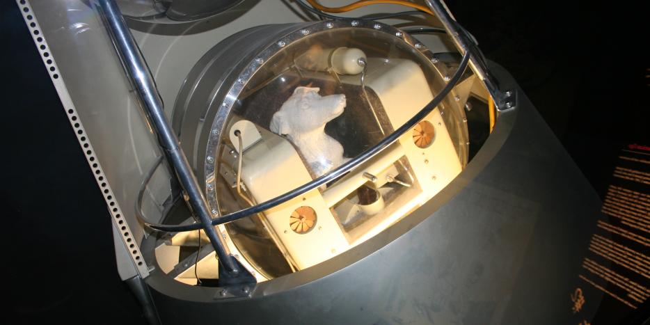 Model af Sputnik 2, som sendte hunden Laika i rummet. 