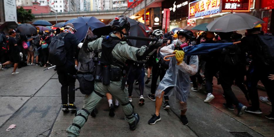 Urolighederne i Hongkong fortsætter med demonstrationer mod et maskeringsforbud.