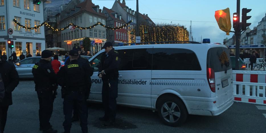 Politi foran Den Franske Ambassade i København