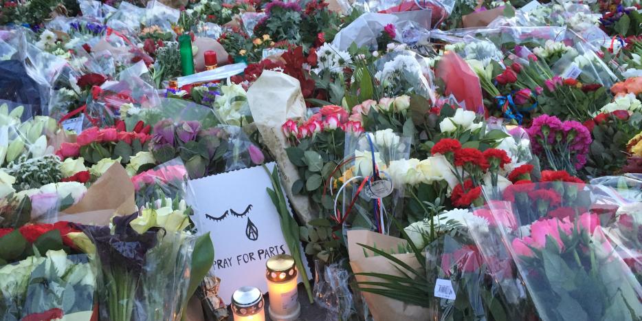 Blomster foran Den Franske Ambassade i København