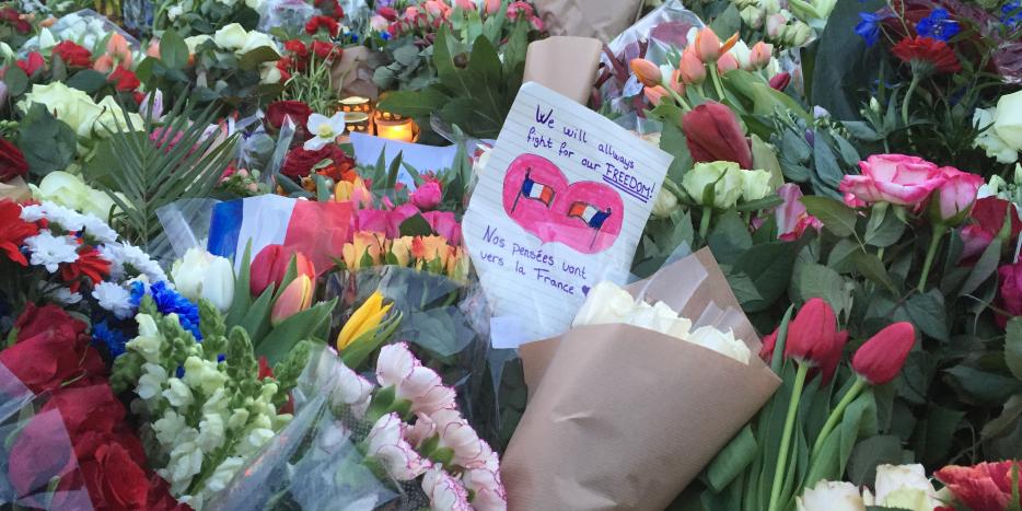 Blomster foran Den Franske Ambassade i København