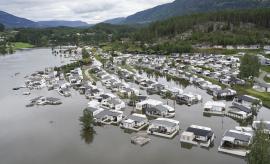 Sørøst-Norge 20230811. Fagernes og områdene rundt ble rammet av ekstremværet Hans denne uken. Campingplasser er oversvømmet med vann. Ekstremværet traff Sørøst-Norge med kraftig regnvær mandag til onsdag. Flere områder er utsatt for blant annet flom og jordskred. POOL. Foto: Ole Berg-Rusten / NTB