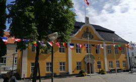 Erfalasorput til tops over Det Gamle Rådhus i Aalborg